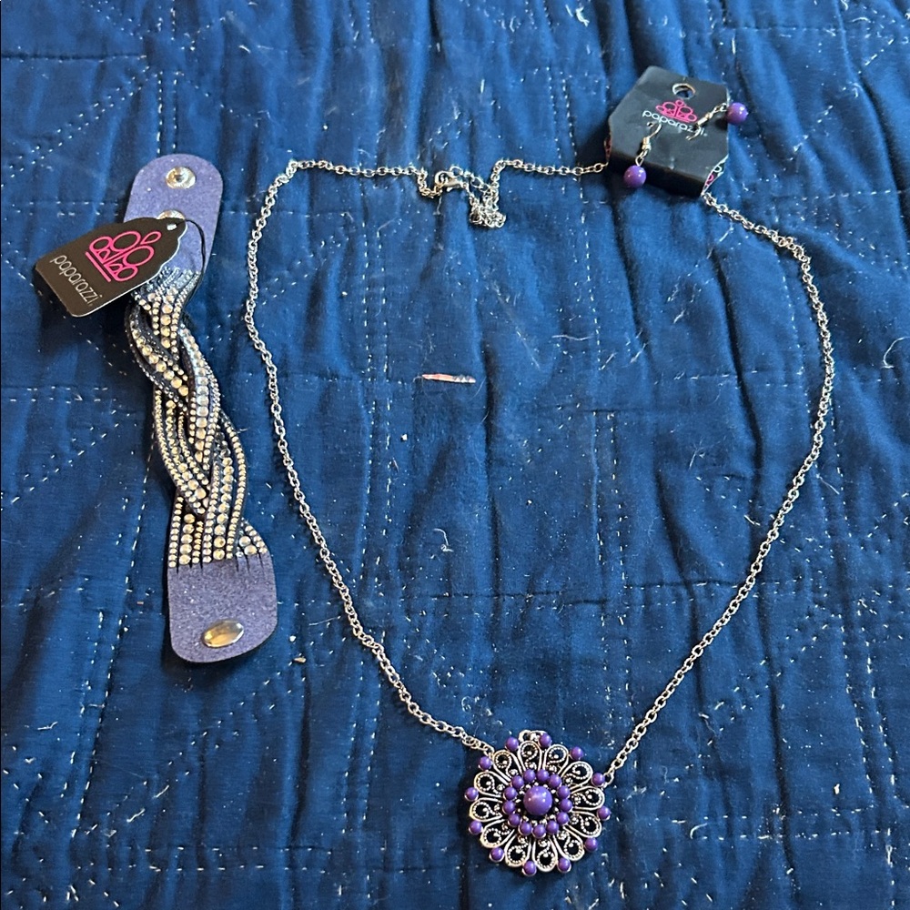Ipsy Colorful Women's Bag with paparazzi necklace and wrap set - Picture 2 of 3